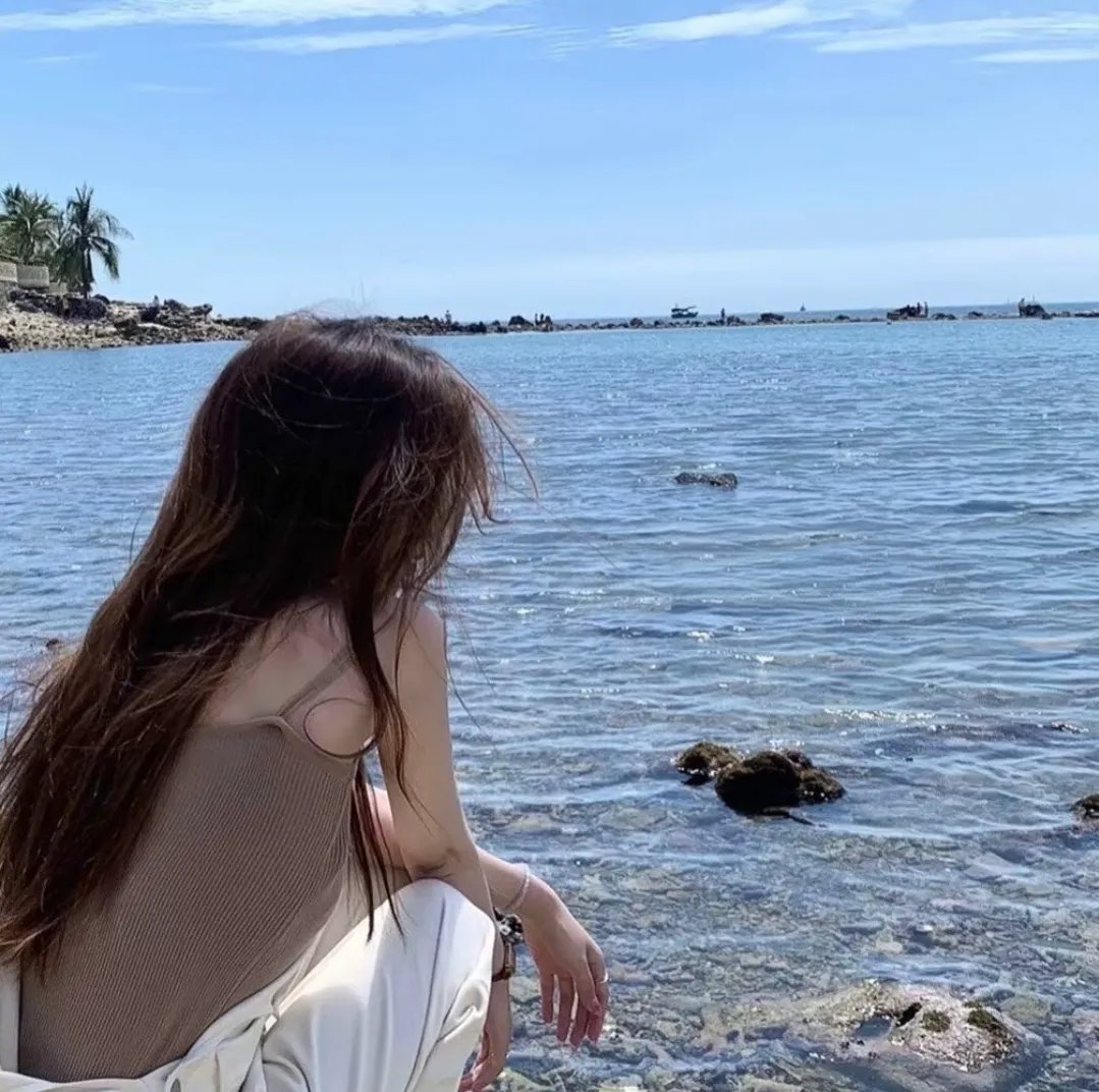 热裤荡女